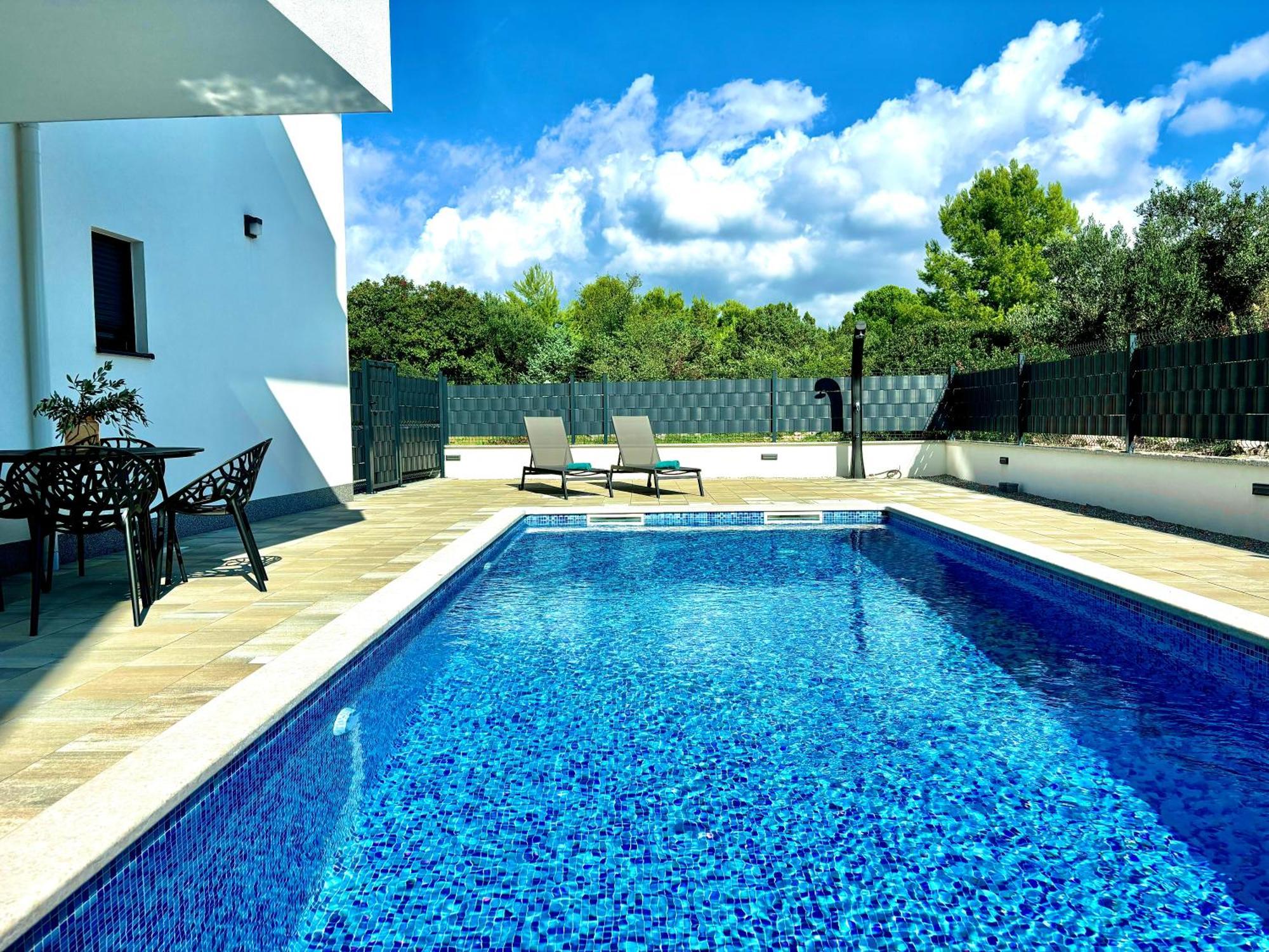 Apartment Agnes With 63 M2 Rooftop Terrace, Grill And Pool Okrug Gornji Exteriér fotografie